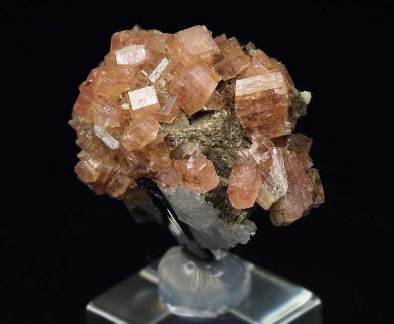 gemmy SERANDITE, CATAPLEIITE pseudomorph after SODALITE, AEGIRINE, ALBITE