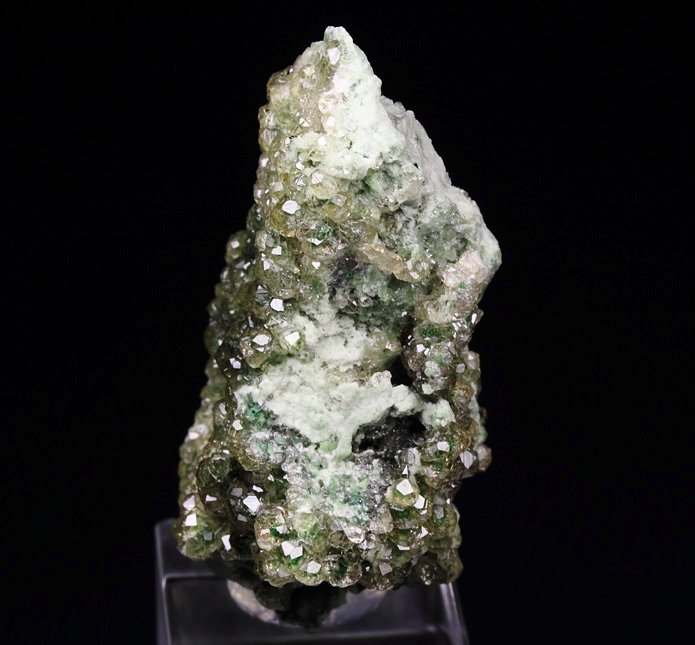 gem GARNET var. GROSSULAR with GREEN CHROMIAN PHANTOMS