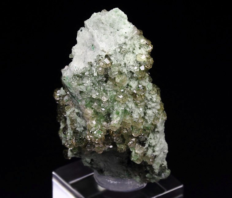 gem GARNET var. GROSSULAR with GREEN CHROMIAN PHANTOMS