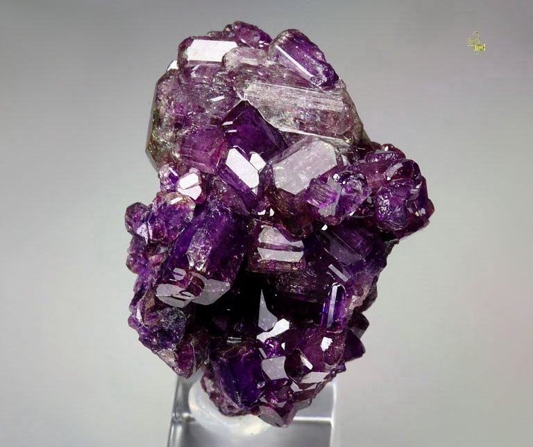 gem VESUVIANITE var. MANGANOAN