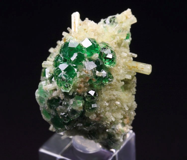 gem GARNET var. GROSSULAR var. CHROMIAN, CHROMITE, DIOPSIDE