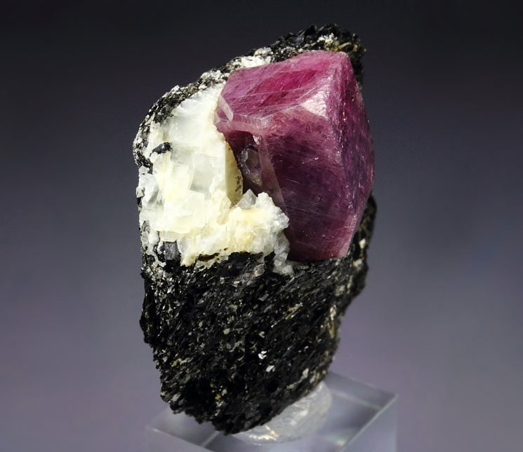 CORUNDUM var. RUBY, MUSCOVITE