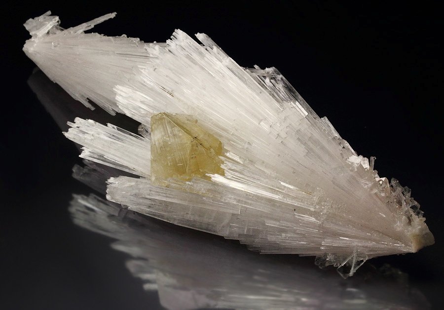 gem POWELLITE, SCOLECITE, APOPHYLLITE