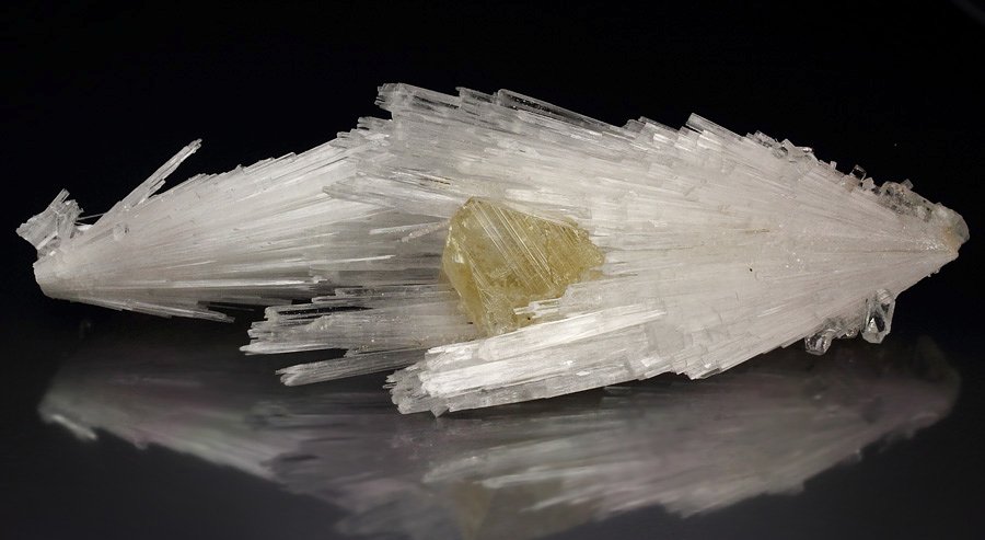 gem POWELLITE, SCOLECITE, APOPHYLLITE