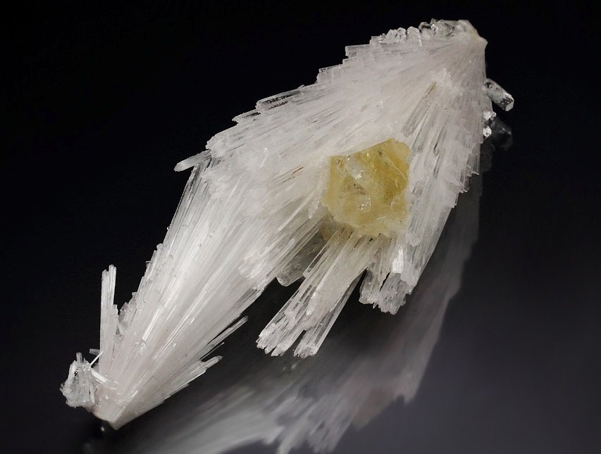 gem POWELLITE, SCOLECITE, APOPHYLLITE