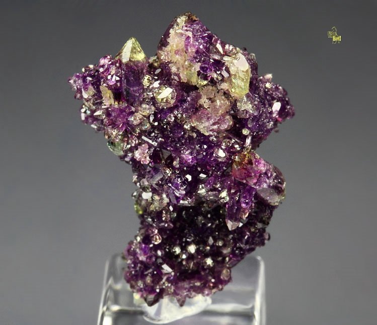 gem VESUVIANITE var. MANGANOAN 