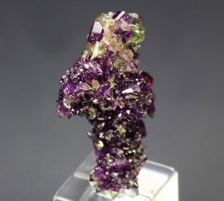 gem VESUVIANITE var. MANGANOAN 