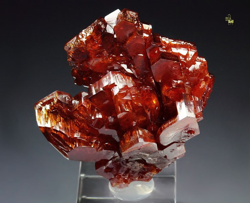 gemmy skeletal VANADINITE