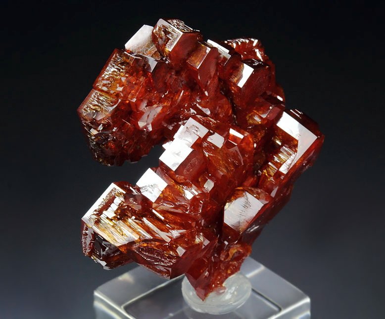 gemmy skeletal VANADINITE