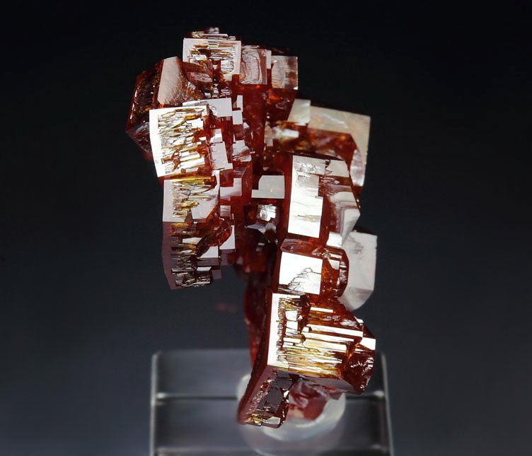 gemmy skeletal VANADINITE