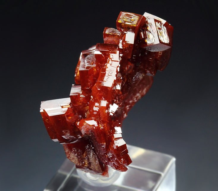 gemmy skeletal VANADINITE