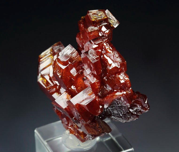 gemmy skeletal VANADINITE