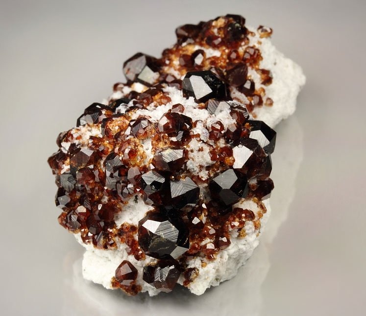 gem GARNET var. SPESSARTINE