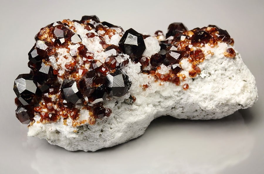 gem GARNET var. SPESSARTINE