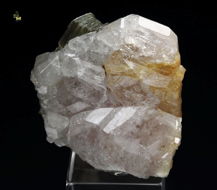 gem FLUORAPATITE, MUSCOVITE