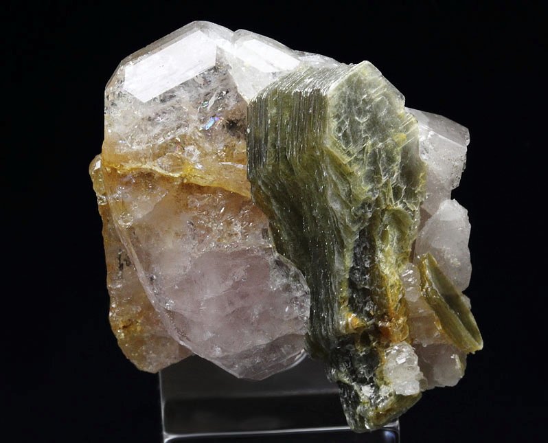 gem FLUORAPATITE, MUSCOVITE