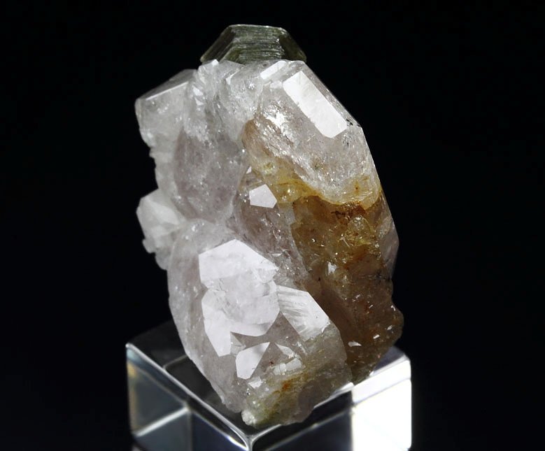 gem FLUORAPATITE, MUSCOVITE