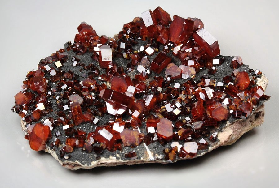 gemmy VANADINITE