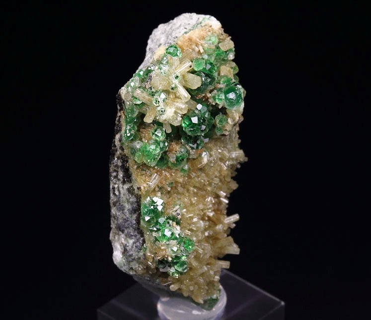 gem GARNET var. GROSSULAR var. CHROMIAN, CHROMITE, DIOPSIDE