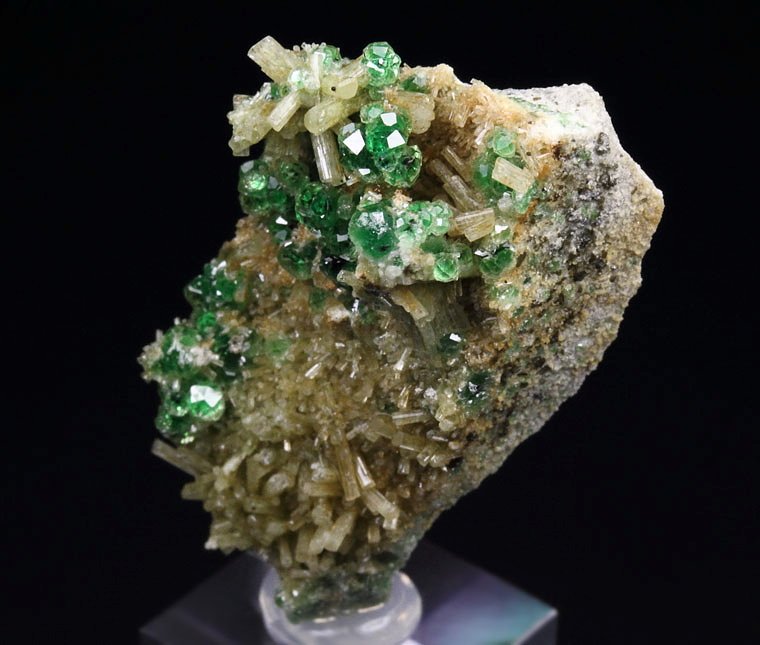 gem GARNET var. GROSSULAR var. CHROMIAN, CHROMITE, DIOPSIDE