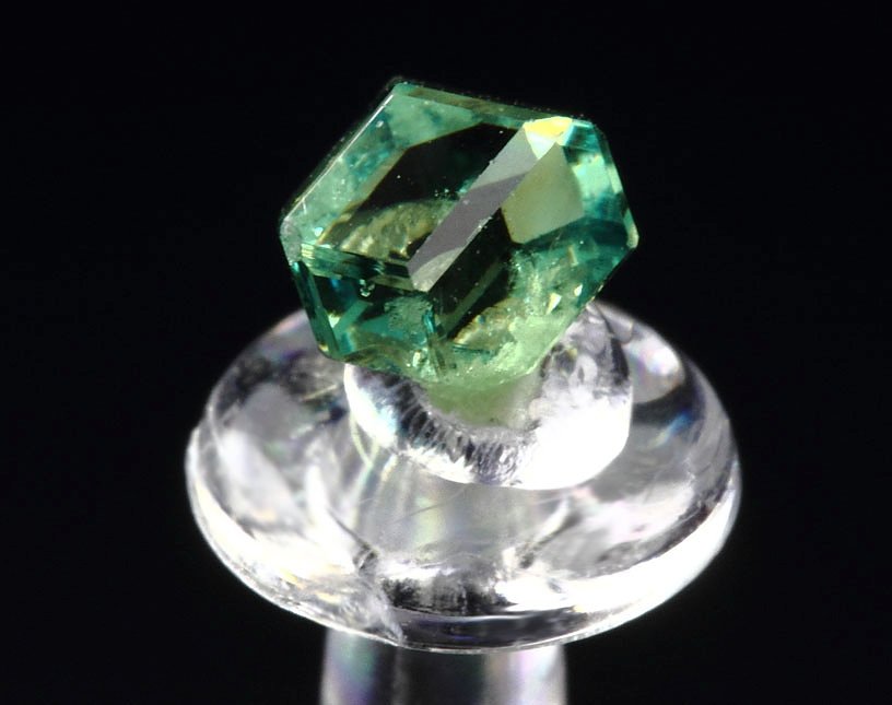 gem GARNET var. ANDRADITE var. DEMANTOID