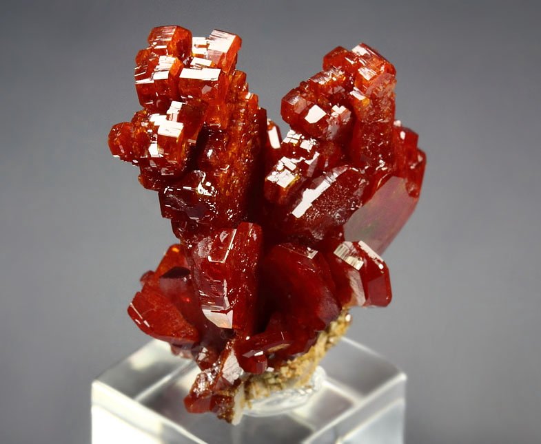 gemmy skeletal VANADINITE