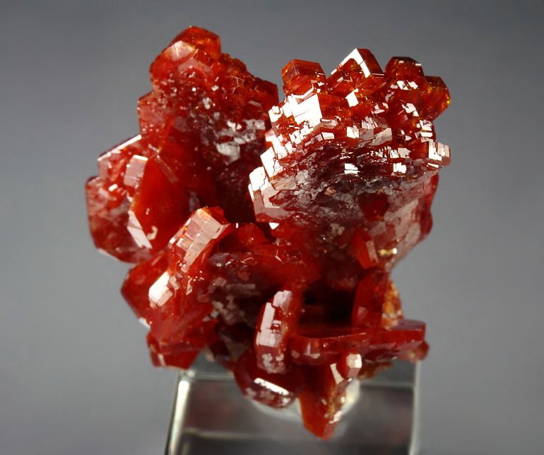 gemmy skeletal VANADINITE