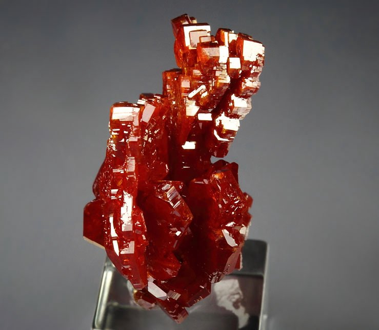 gemmy skeletal VANADINITE