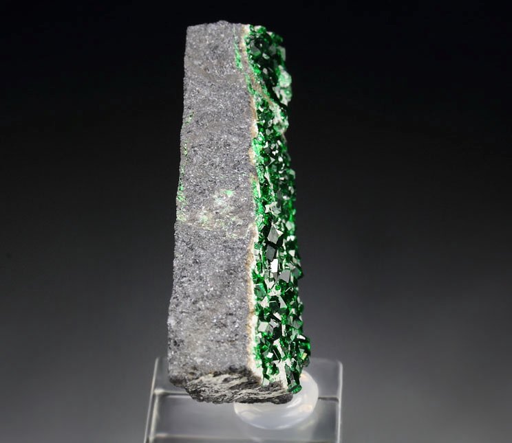 gemmy GARNET var. UVAROVITE