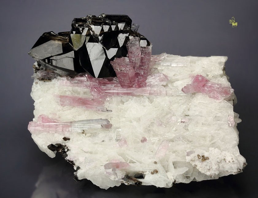 gem TOURMALINE var. ELBAITE, QUARTZ var. SMOKY, ALBITE