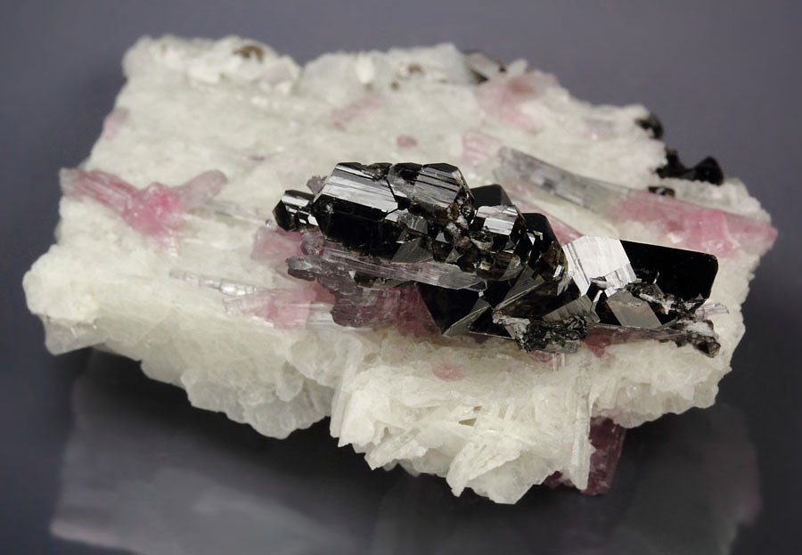 gem TOURMALINE var. ELBAITE, QUARTZ var. SMOKY, ALBITE