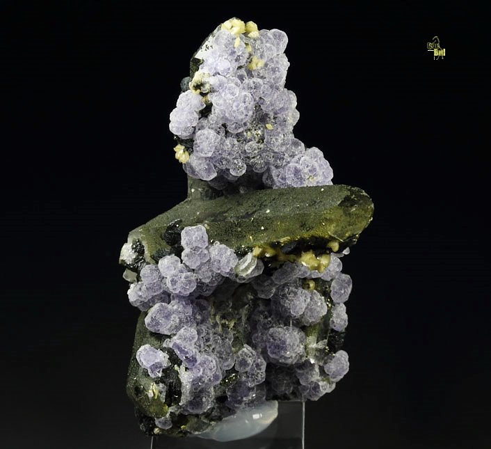 FLUORITE, QUARTZ, CLINOCHLORE, SIDERITE