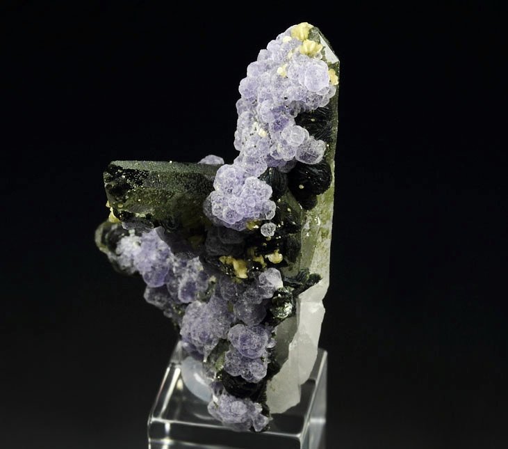 FLUORITE, QUARTZ, CLINOCHLORE, SIDERITE