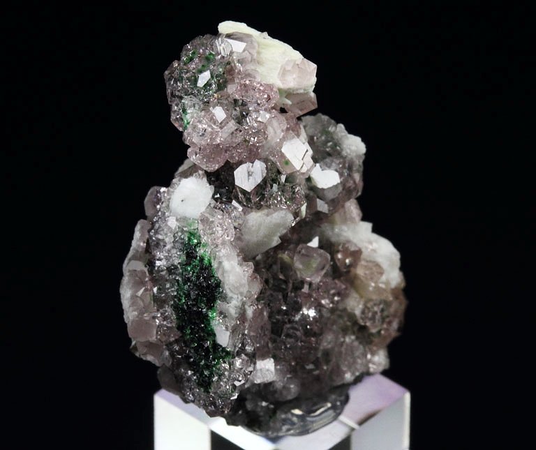 gem pink GARNET var. GROSSULAR with GREEN CHROMIAN PHANTOMS