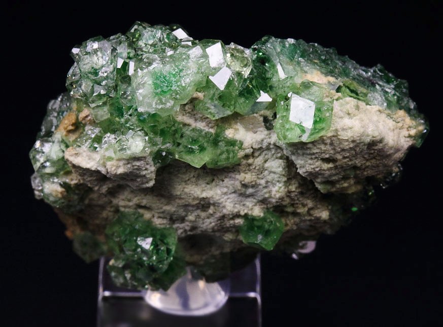 gem GARNET var. GROSSULAR with GREEN CHROMIAN PHANTOMS