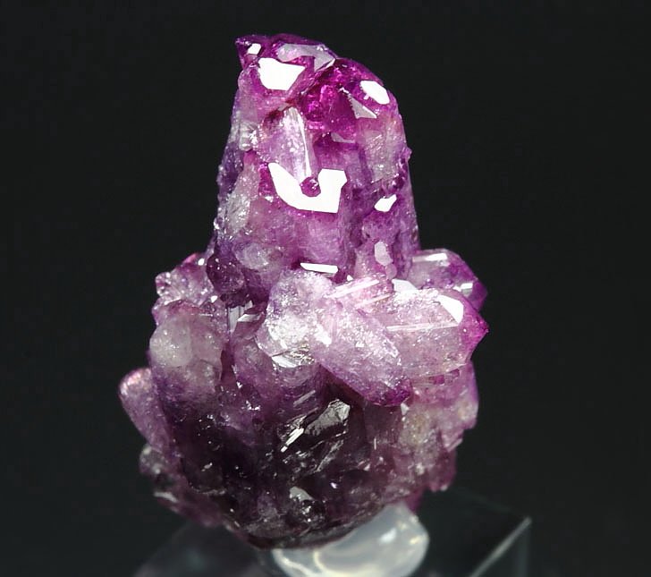 gem VESUVIANITE var. MANGANOAN