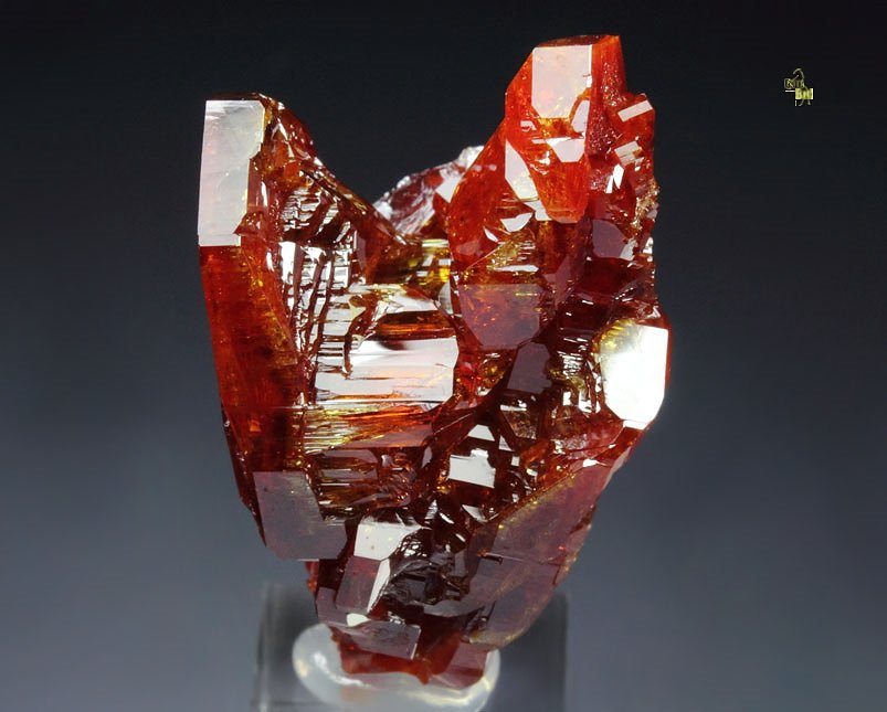 gemmy skeletal VANADINITE