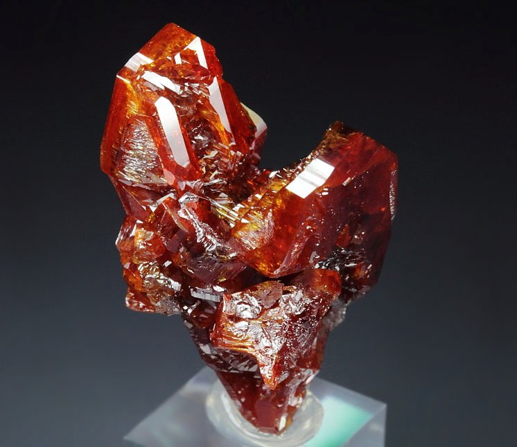 gemmy skeletal VANADINITE