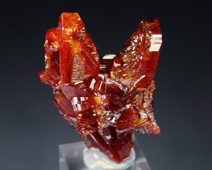 gemmy skeletal VANADINITE