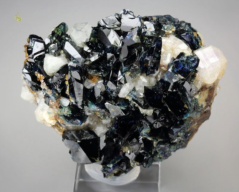 gemmy LAZULITE, FLUORAPATITE, SIDERITE, QUARTZ