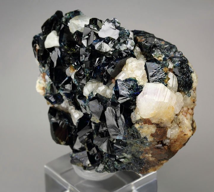 gemmy LAZULITE, FLUORAPATITE, SIDERITE, QUARTZ