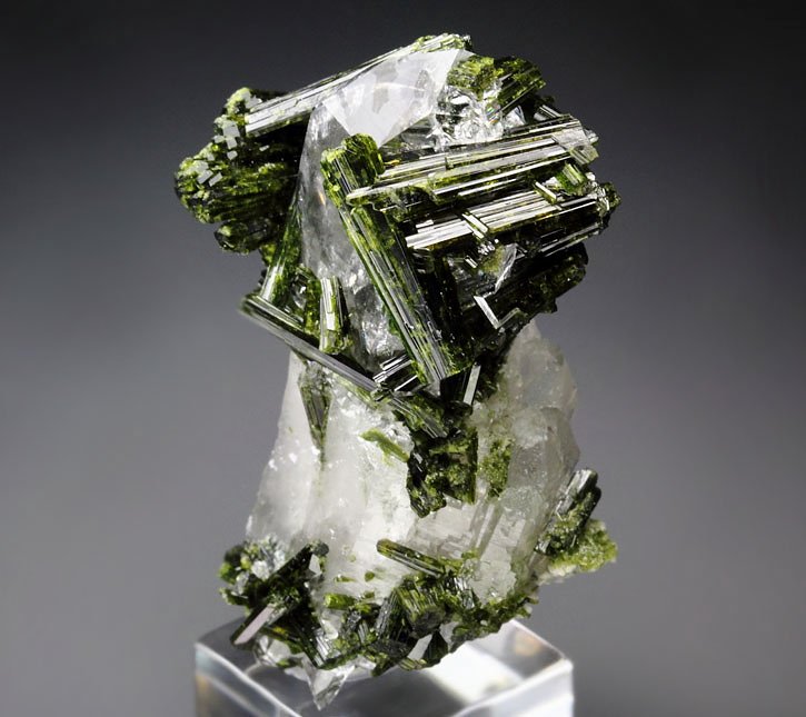 new find - EPIDOTE, QUARTZ