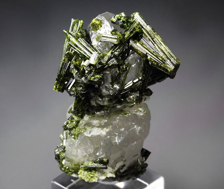 new find - EPIDOTE, QUARTZ