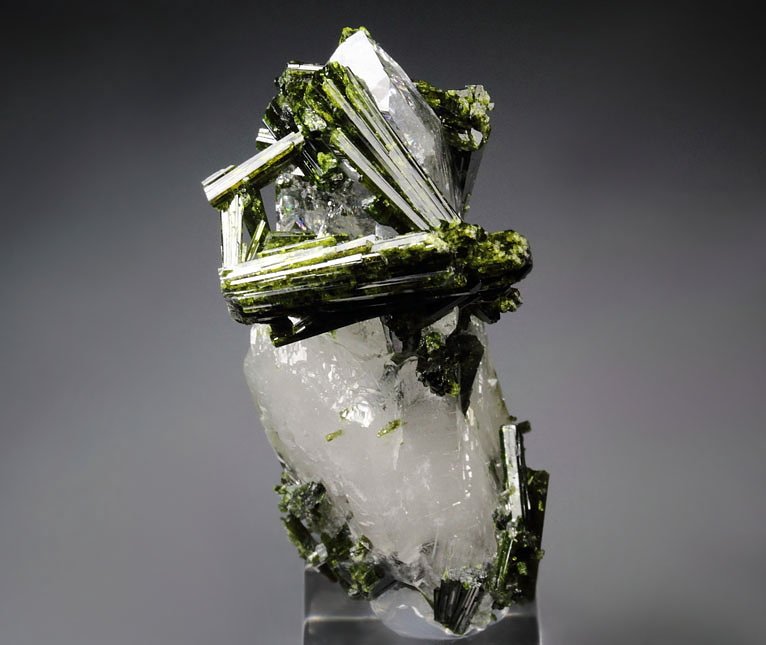 new find - EPIDOTE, QUARTZ