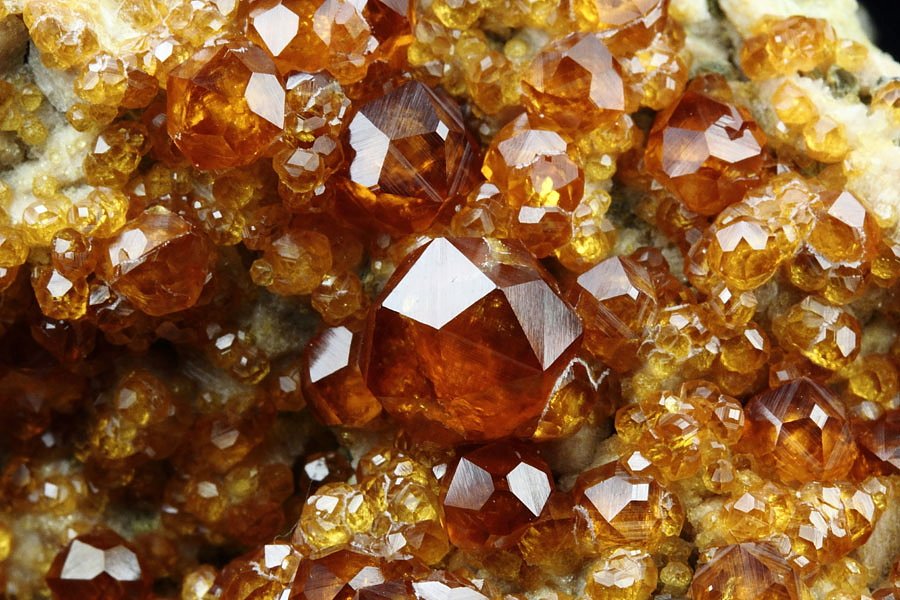 gem GARNET var. SPESSARTINE, MICROCLINE, MUSCOVITE