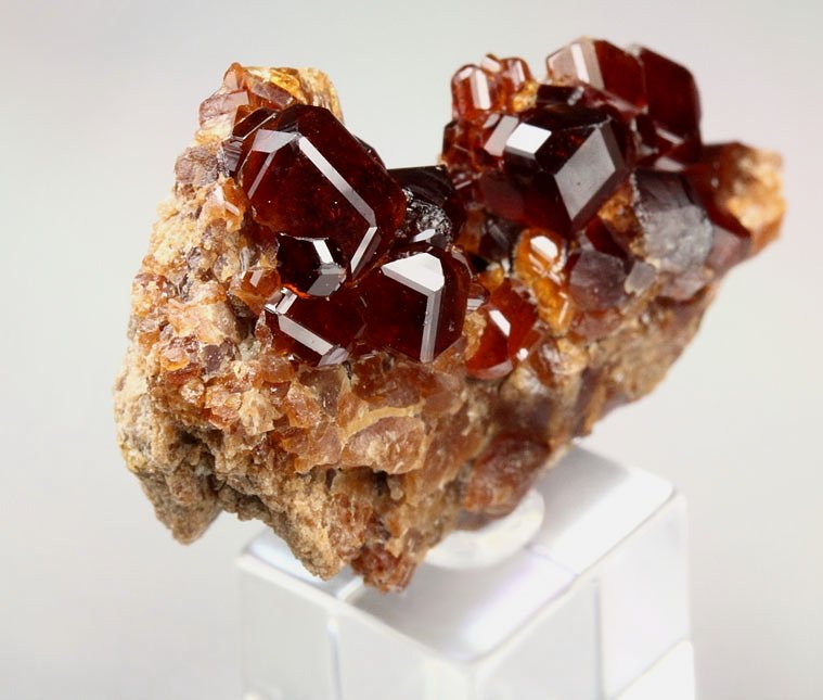 gem GARNET var. GROSSULAR