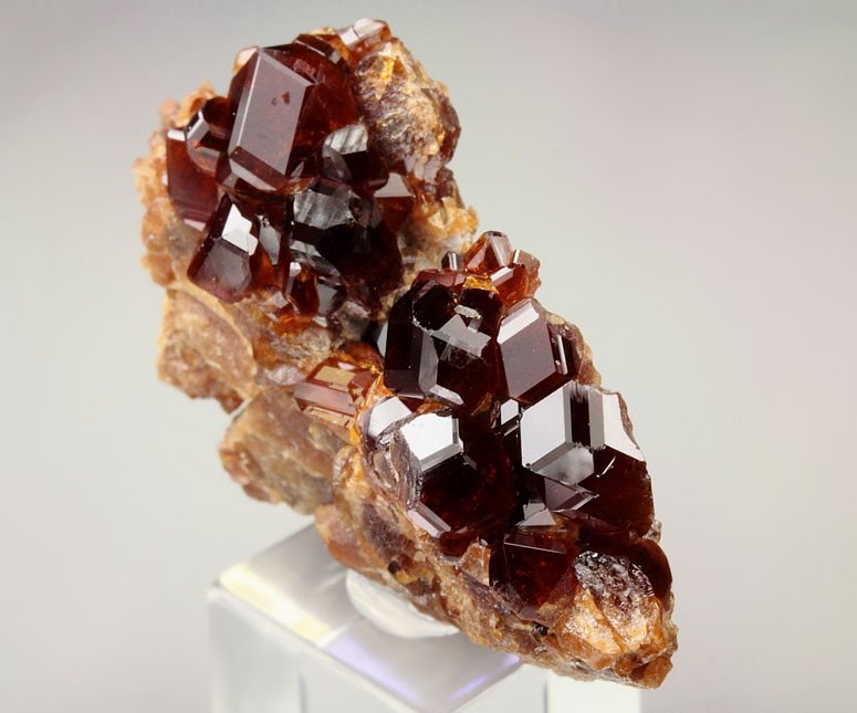 gem GARNET var. GROSSULAR