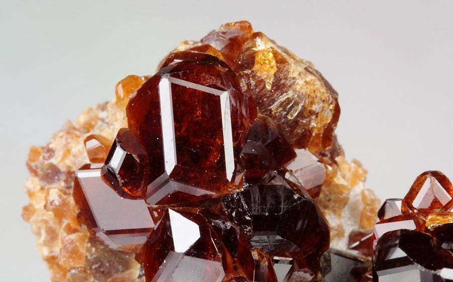 gem GARNET var. GROSSULAR