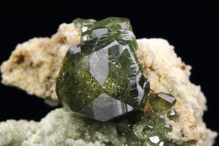 gem GARNET var. ANDRADITE var. DEMANTOID