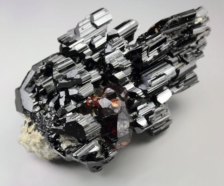 gem GARNET var. SPESSARTINE, skeletal TOURMALINE var. SCHORL